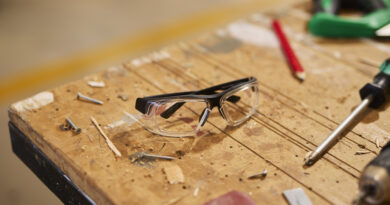 GLASSES-WEARING BUILDERS: YOU DESERVE BETTER GLASSES-WEARING BUILDERS: YOU DESERVE BETTER